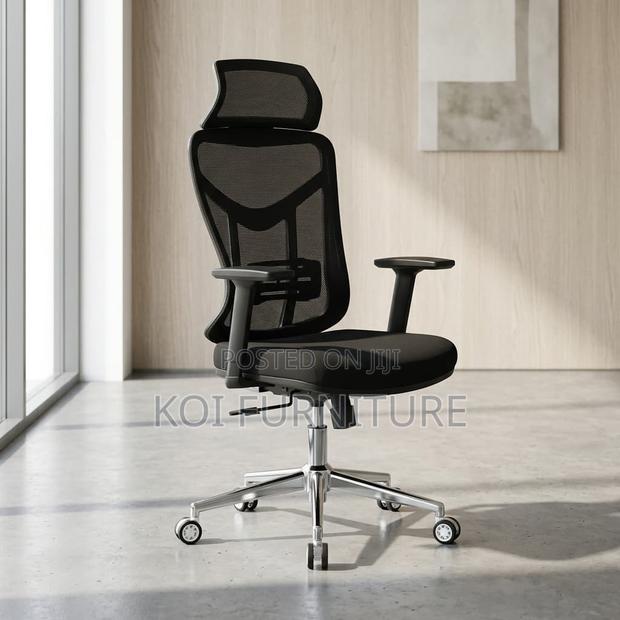 Office Chair : Black High-Back Ergonomic Office Chair