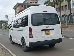 Toyota HiAce 2017 White
