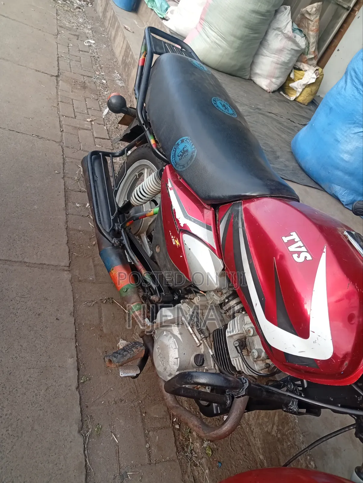 TVS HLX 125 2021 Red