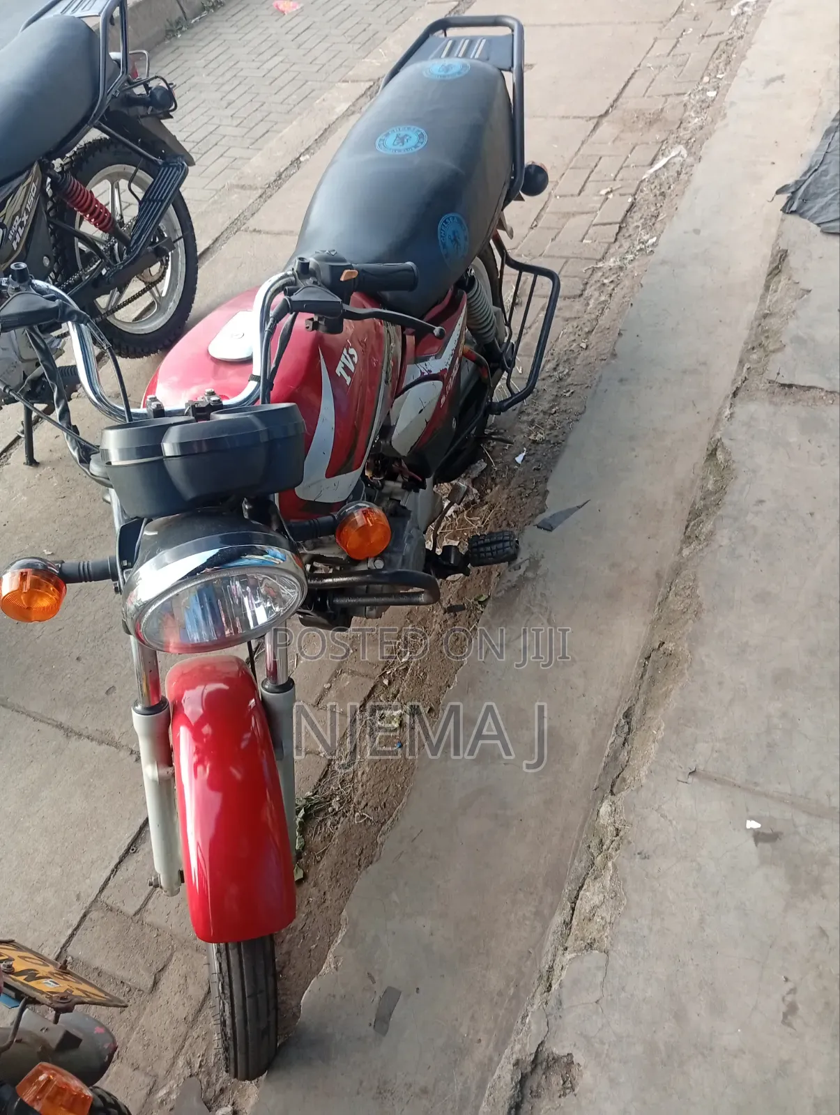 TVS HLX 125 2021 Red