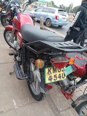 Bajaj Boxer 2025 Red
