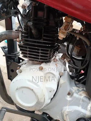 Bajaj Boxer 2025 Red
