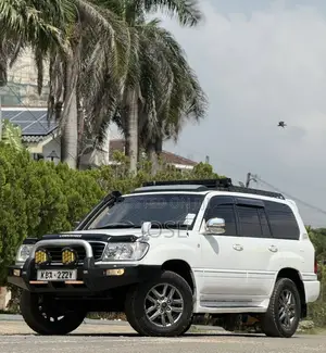 Toyota Land Cruiser 2001 White