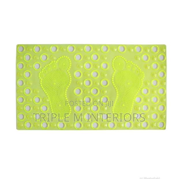 Wrisin Textured Rubber Bath Mat: - main view
