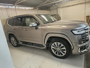 Toyota Land Cruiser 2021 Gold