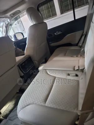 Toyota Land Cruiser 2021 Gold