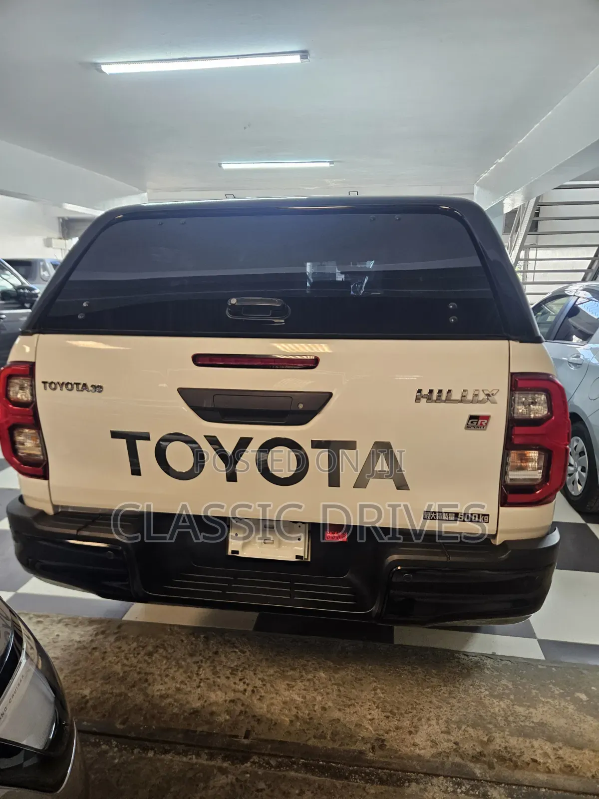 Toyota Hilux 2022 White