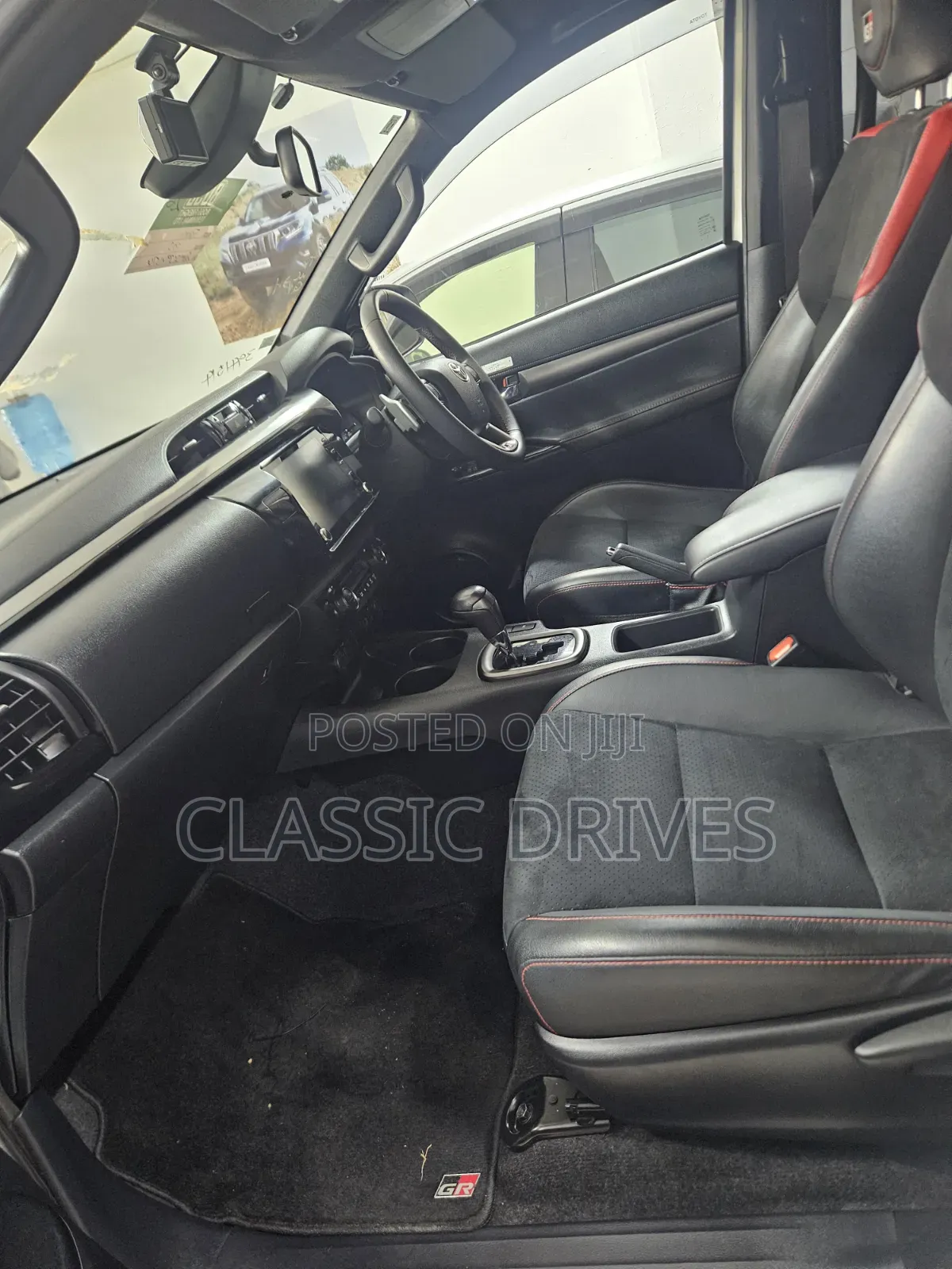 Toyota Hilux 2022 White