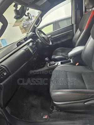 Toyota Hilux 2022 White