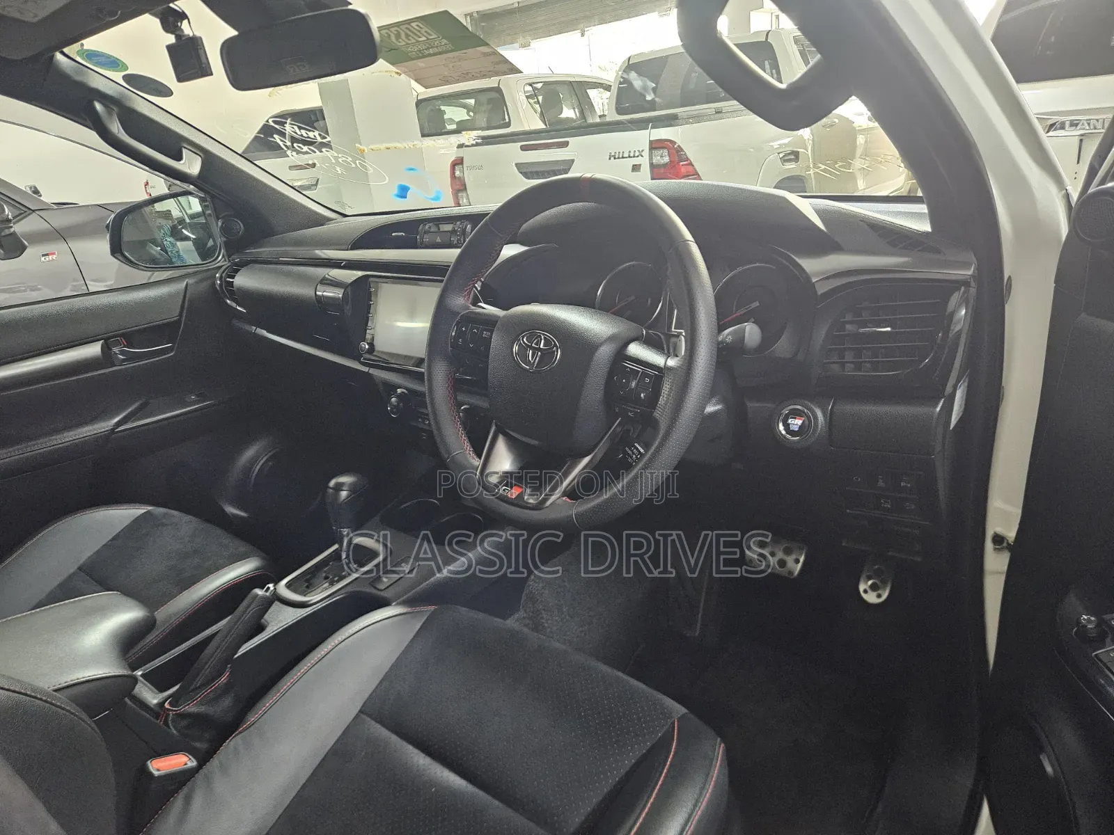 Toyota Hilux 2022 White