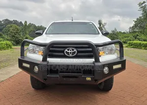 Toyota Hilux 2021 White