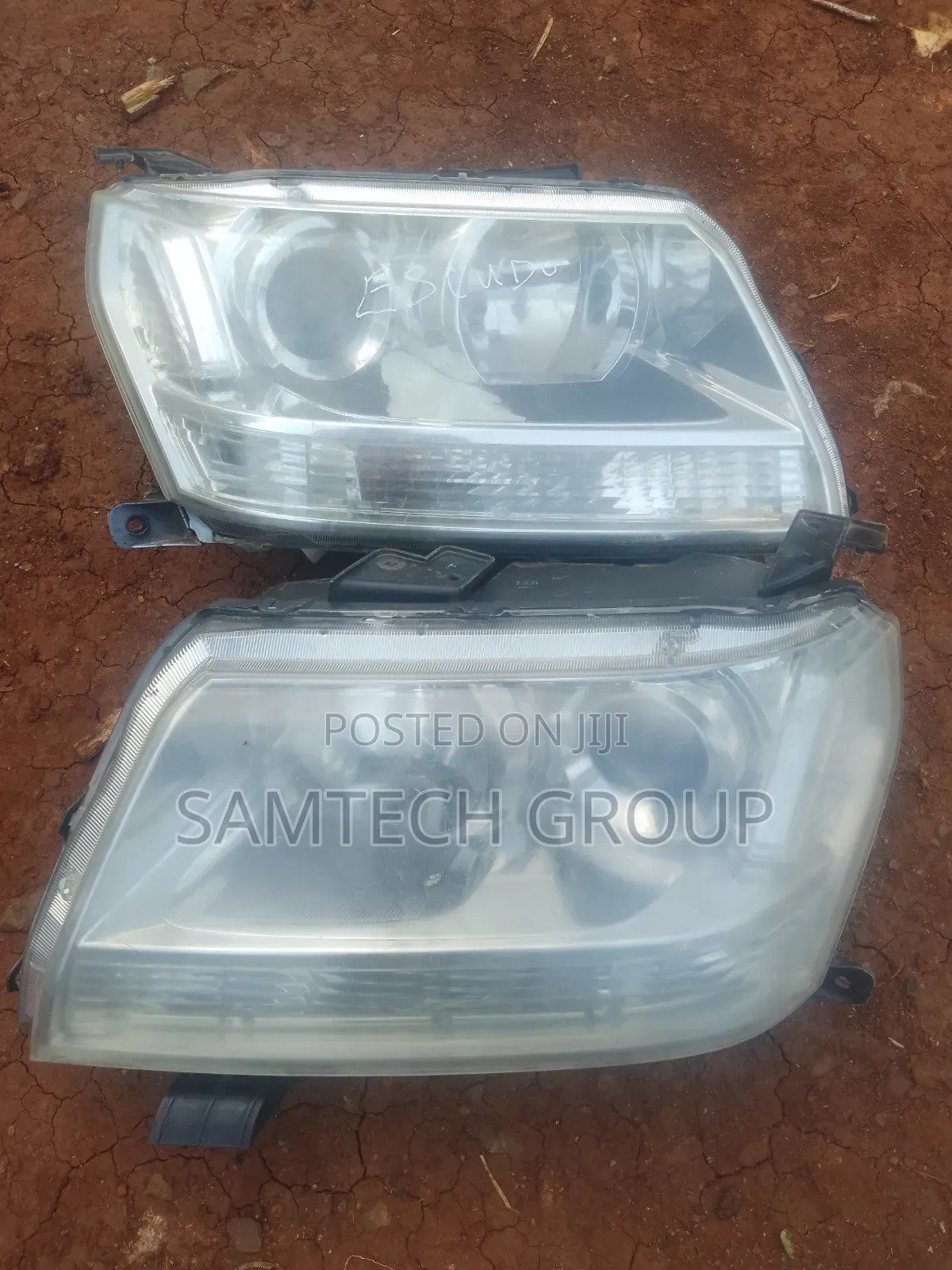 Suzuki Escudo Head Lights