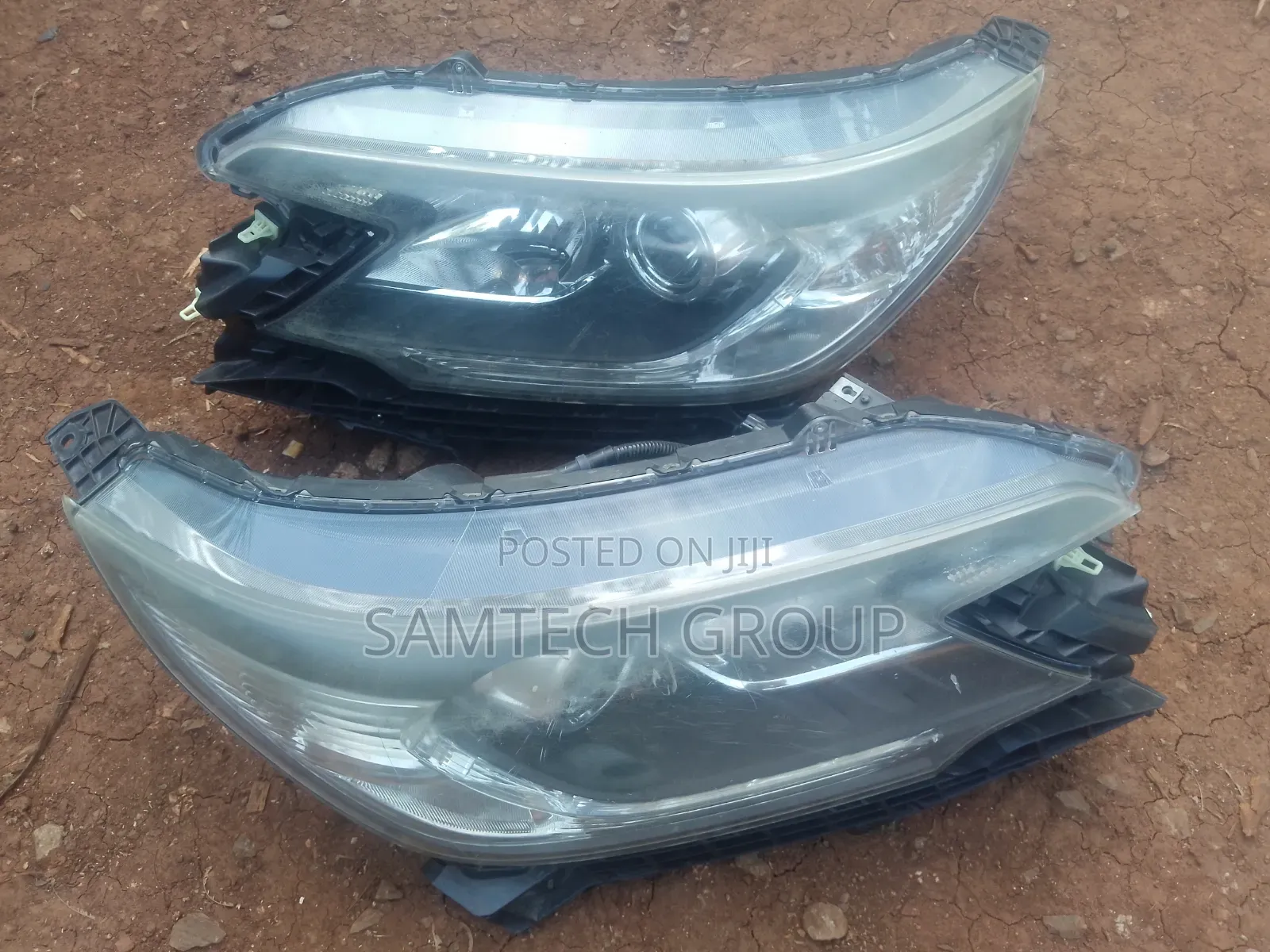 Honda Cr-v Head Lights Available