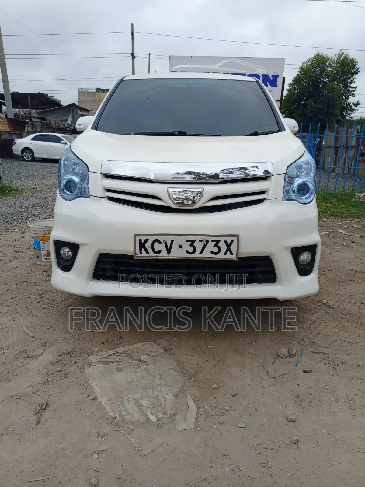 Toyota Noah 2012 White