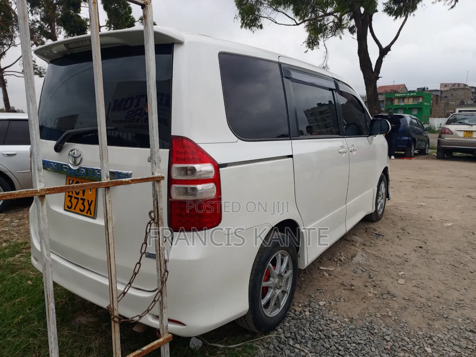 Toyota Noah 2012 White