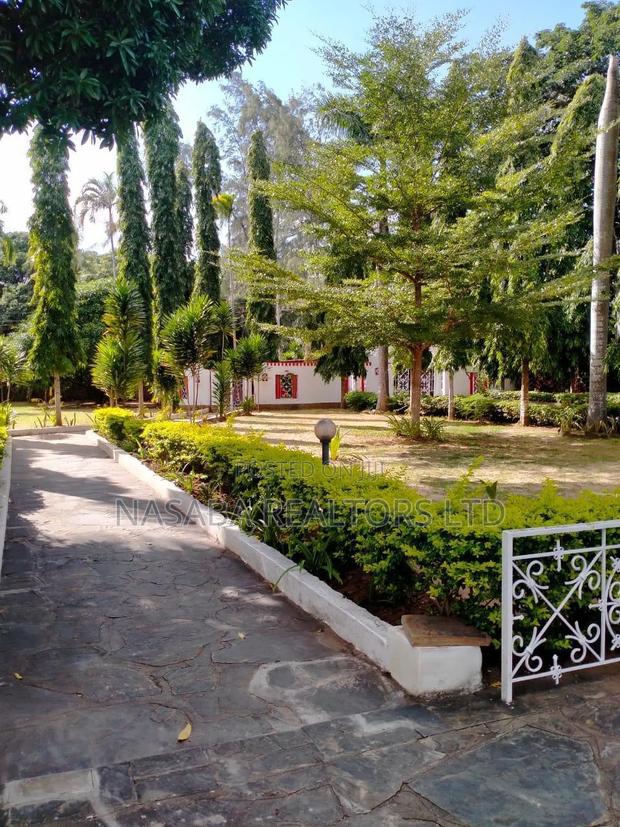13bdrm Villa in Ganda for sale - main view