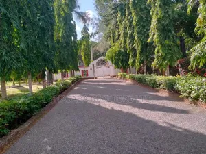 13bdrm Villa in Ganda for sale