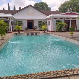 13bdrm Villa in Ganda for sale