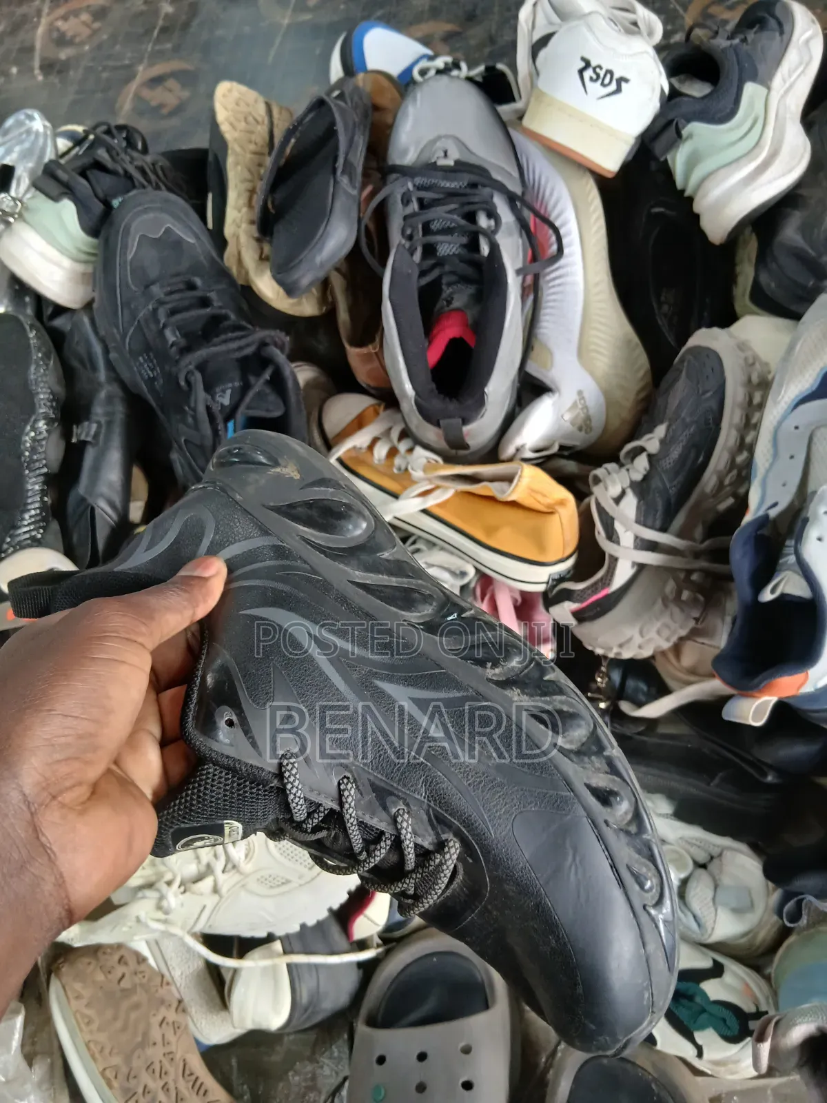 Camera Mtumba Shoes