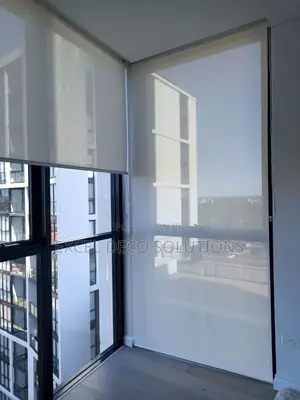 Sunscreen Roller Blinds for Corporate Office Spaces