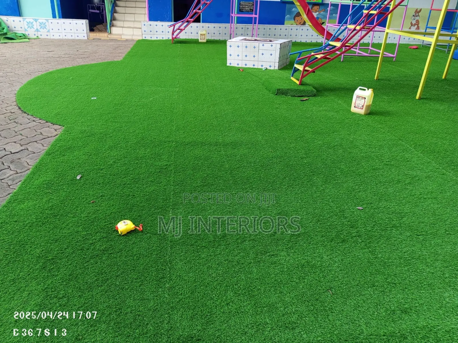 Artificial Grass Carpet With Clean Neat Installation Services