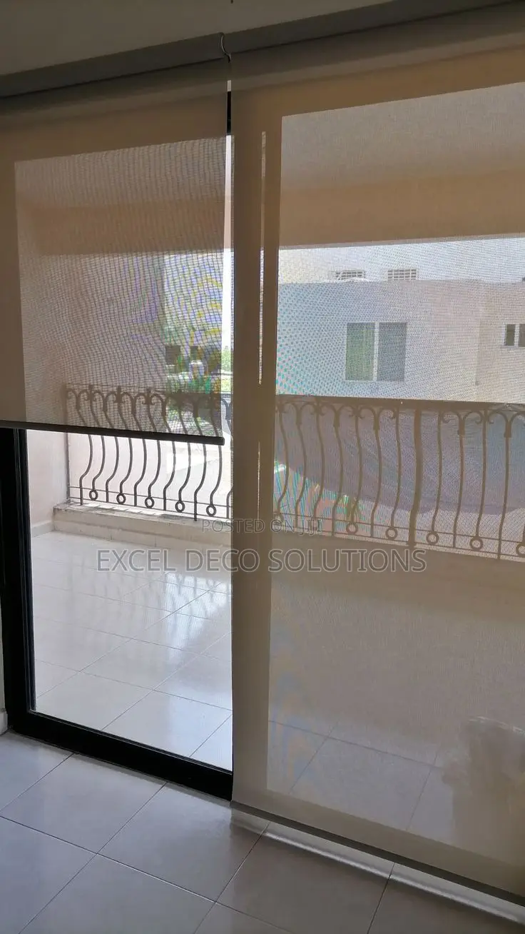 Sunscreen Roller Blinds for Elegant Modern Interiors