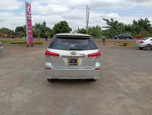 Toyota Wish 2012 Silver