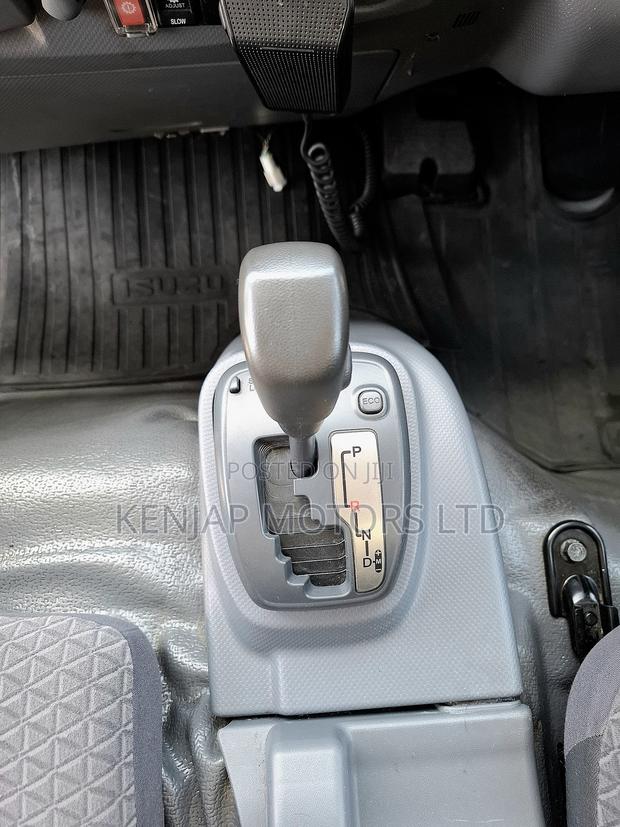 2020 Isuzu Elf Freezer - thumbnail 11
