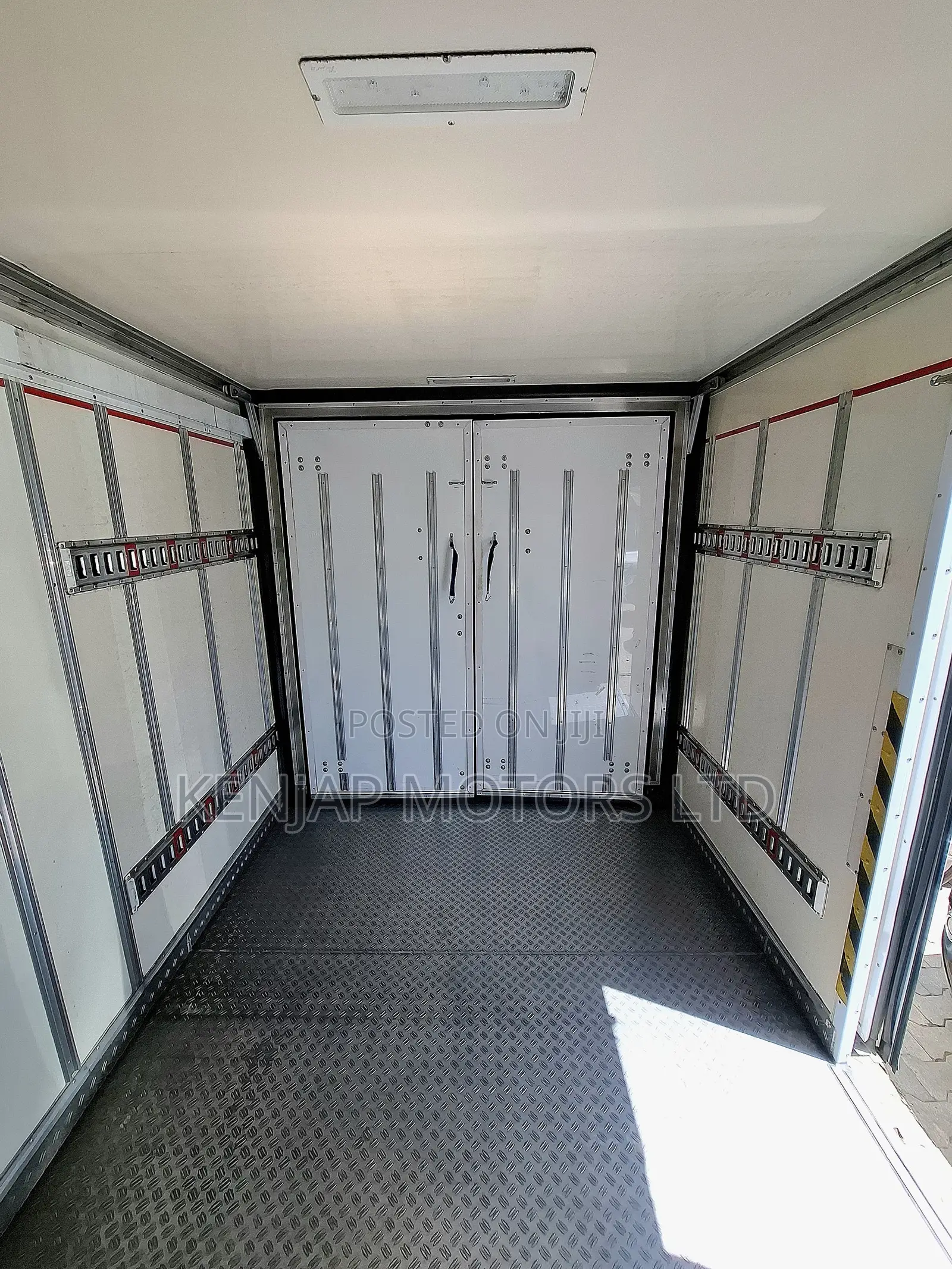 2020 Isuzu Elf Freezer