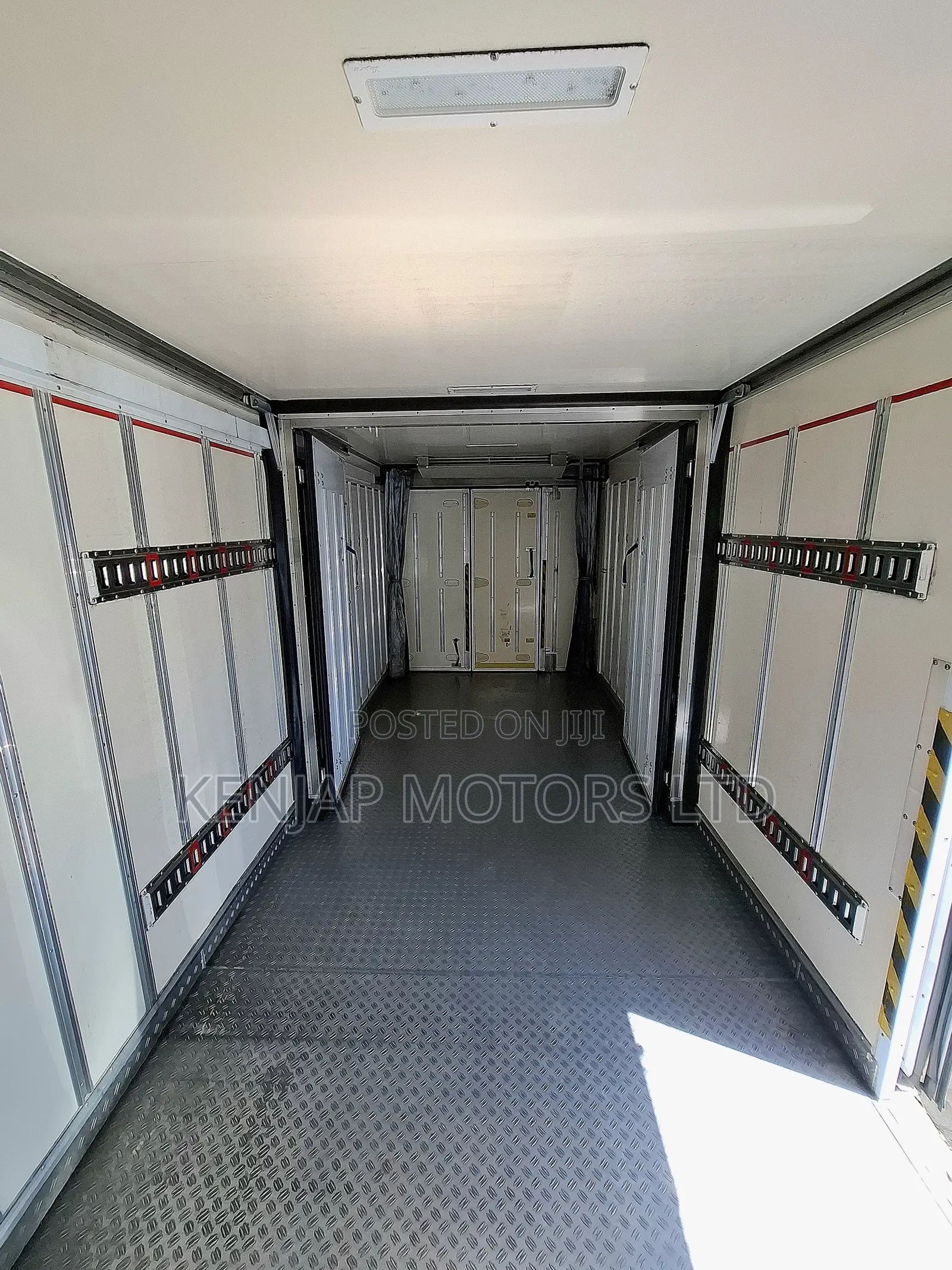 2020 Isuzu Elf Freezer
