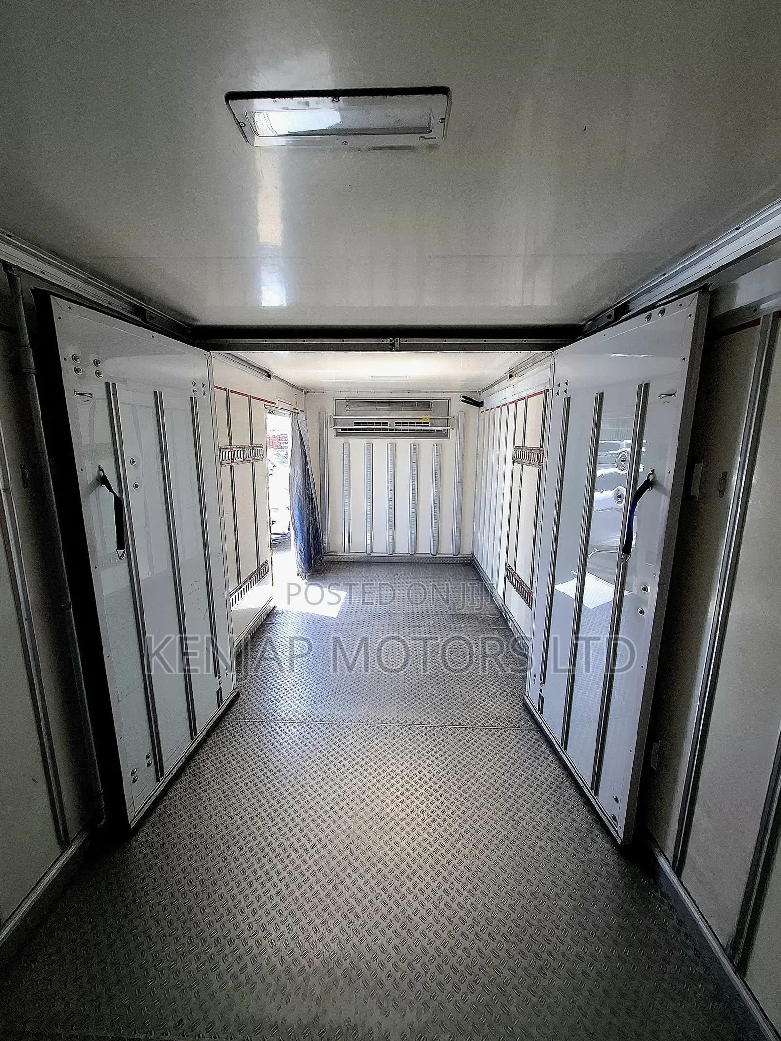 2020 Isuzu Elf Freezer