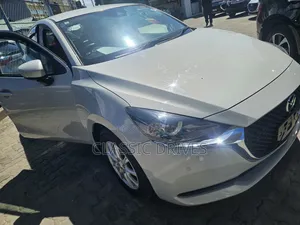 Mazda 2 2021  White 