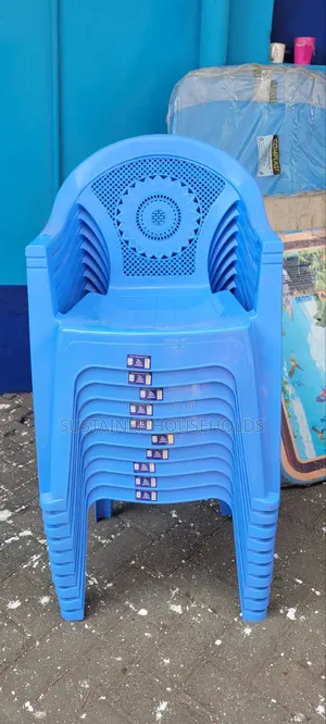 Shoshona Arm Plastic Chair