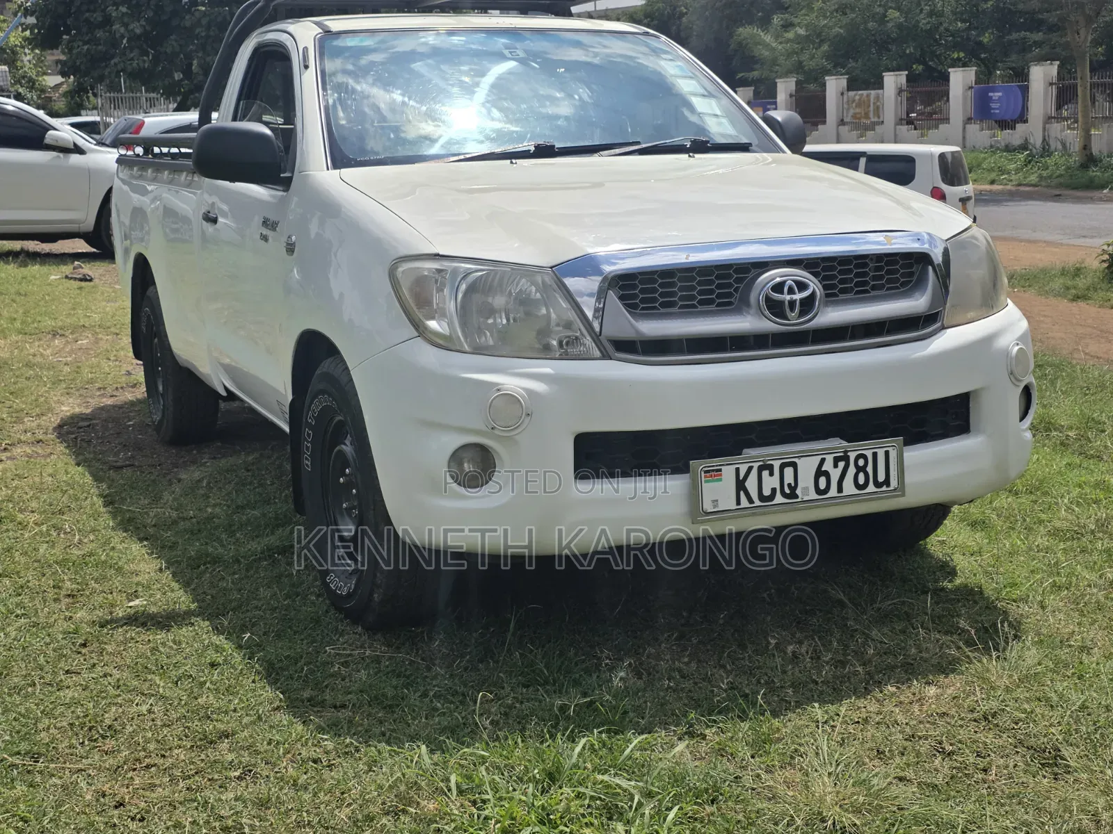 Toyota Hilux 2011 White