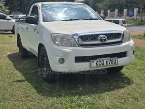 Toyota Hilux 2011 White