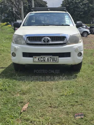 Toyota Hilux 2011 White