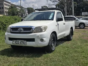 Toyota Hilux 2011 White