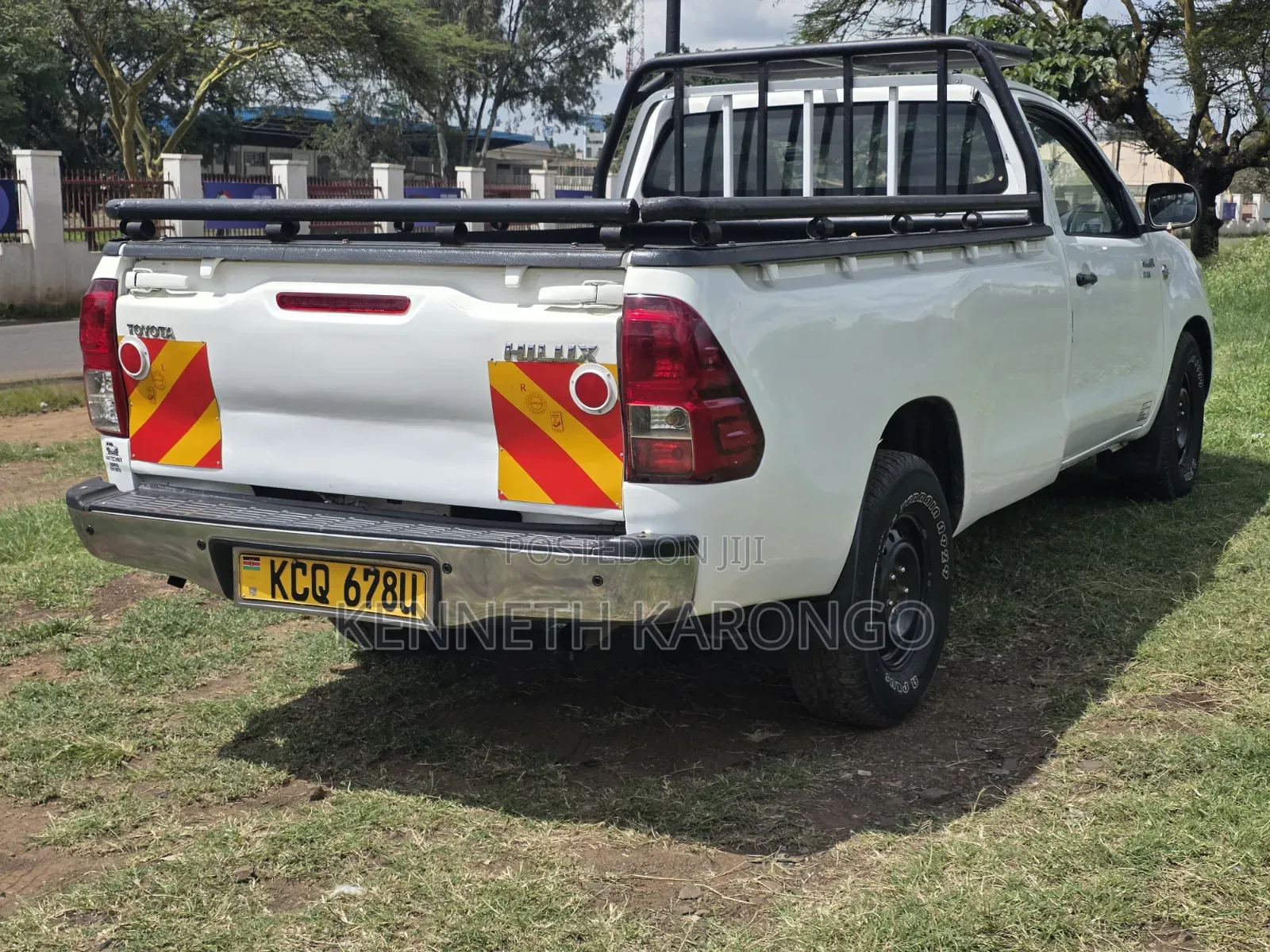 Toyota Hilux 2011 White