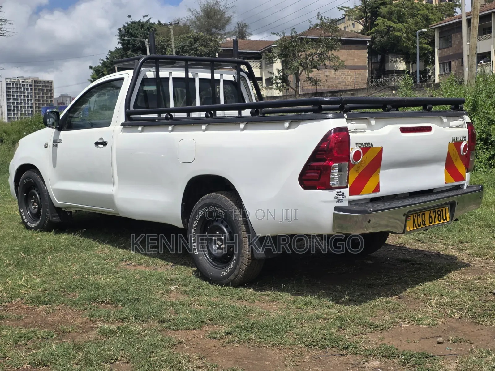Toyota Hilux 2011 White