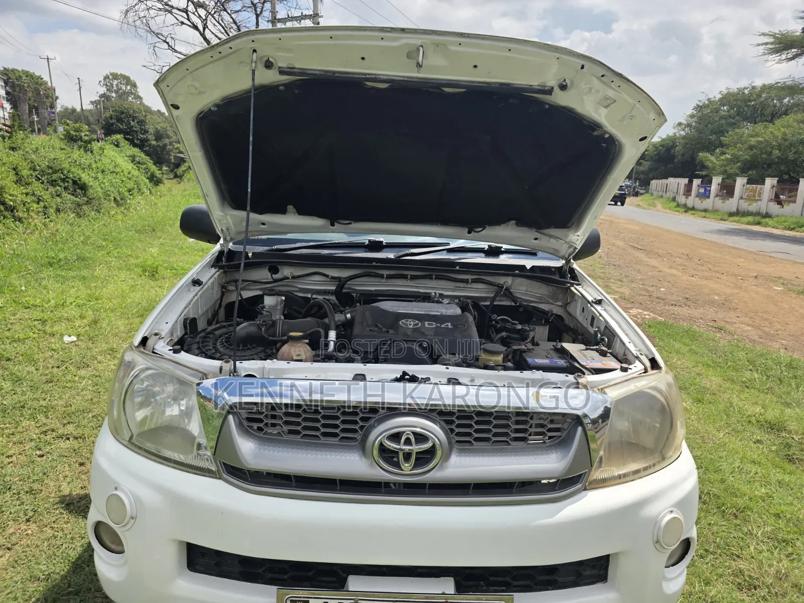 Toyota Hilux 2011 White