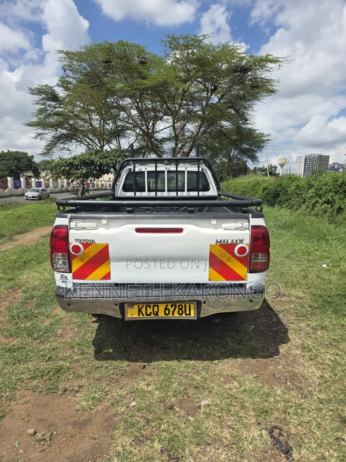 Toyota Hilux 2011 White