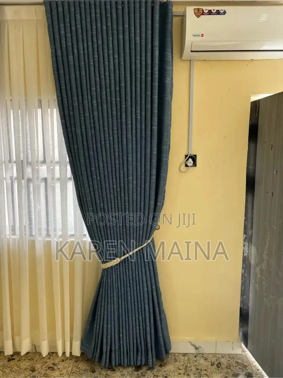 Stylish Modern Curtains And Office Blind