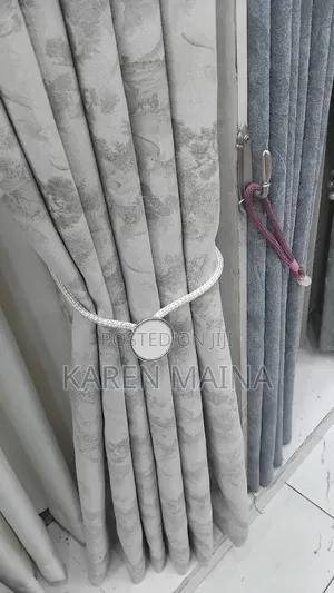 Stylish Modern Curtains And Office Blind
