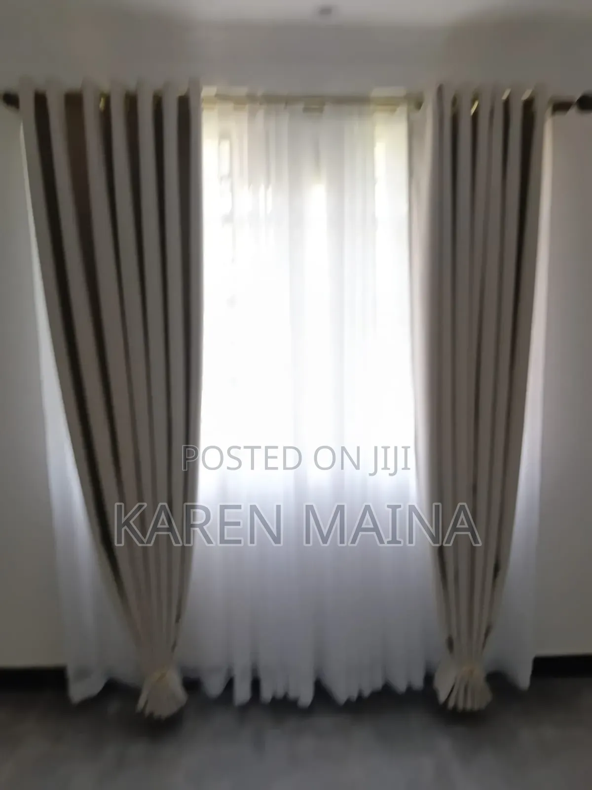 Stylish Modern Curtains And Office Blind