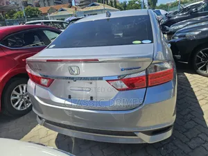 Honda Grace 2019 Silver