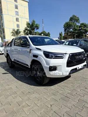 Toyota Hilux 2021 White