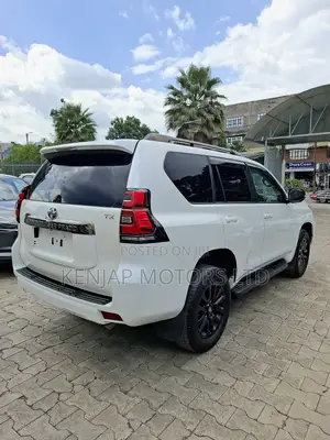 Toyota Land Cruiser Prado 2.8 2021 Pearl