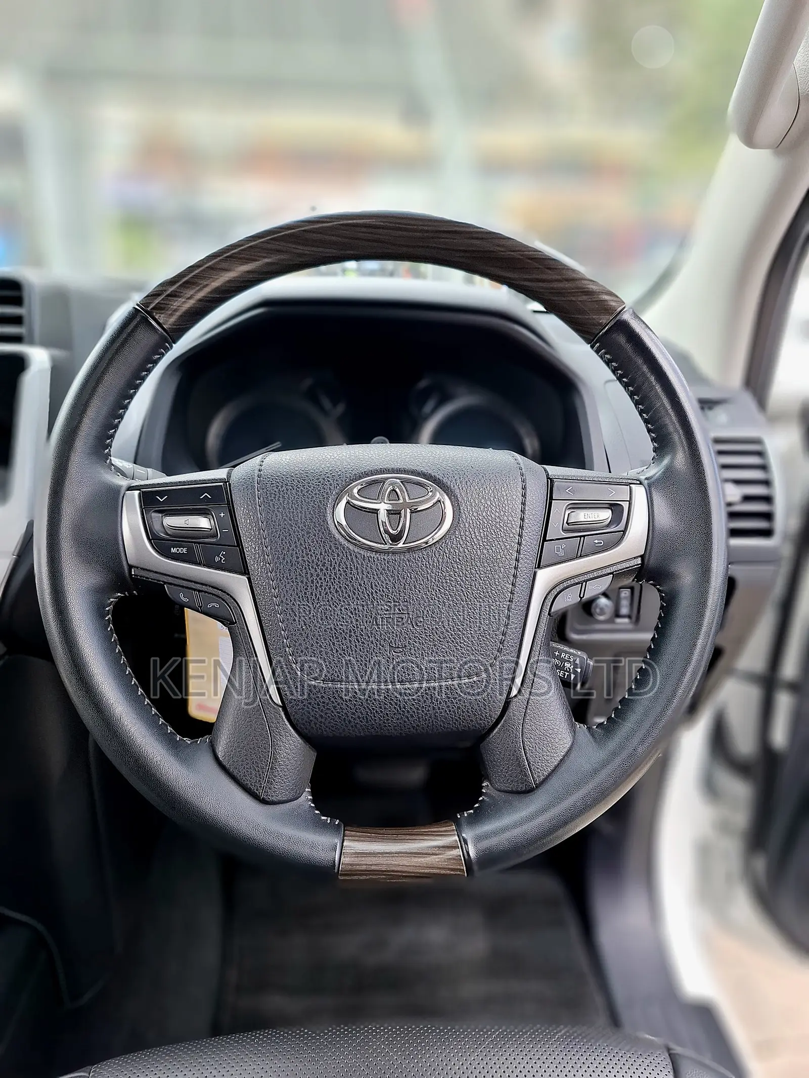 Toyota Land Cruiser Prado 2.8 2021 Pearl