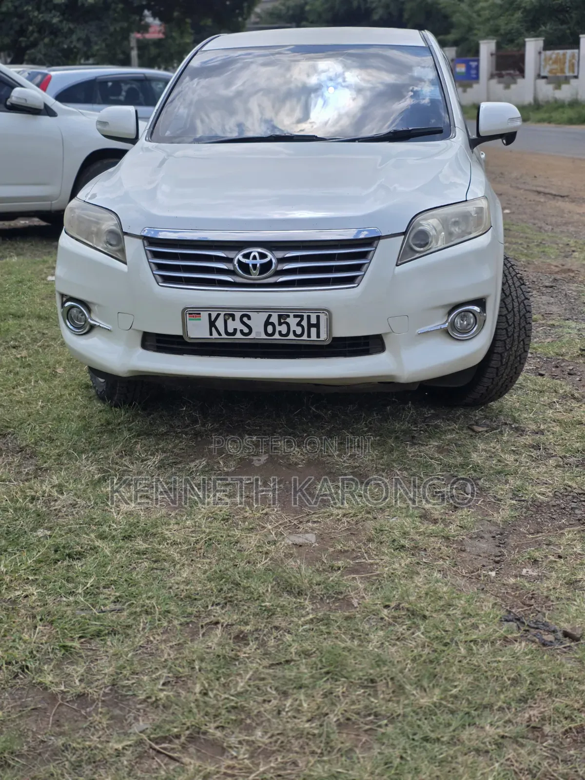 Toyota Vanguard 2011 White