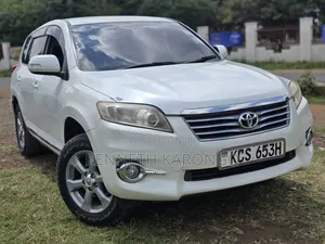 Toyota Vanguard 2011 White